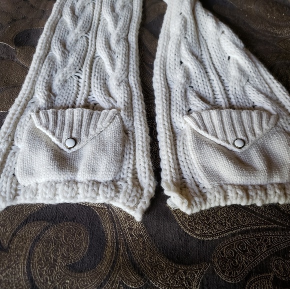 SCARF - Picture 3 of 5